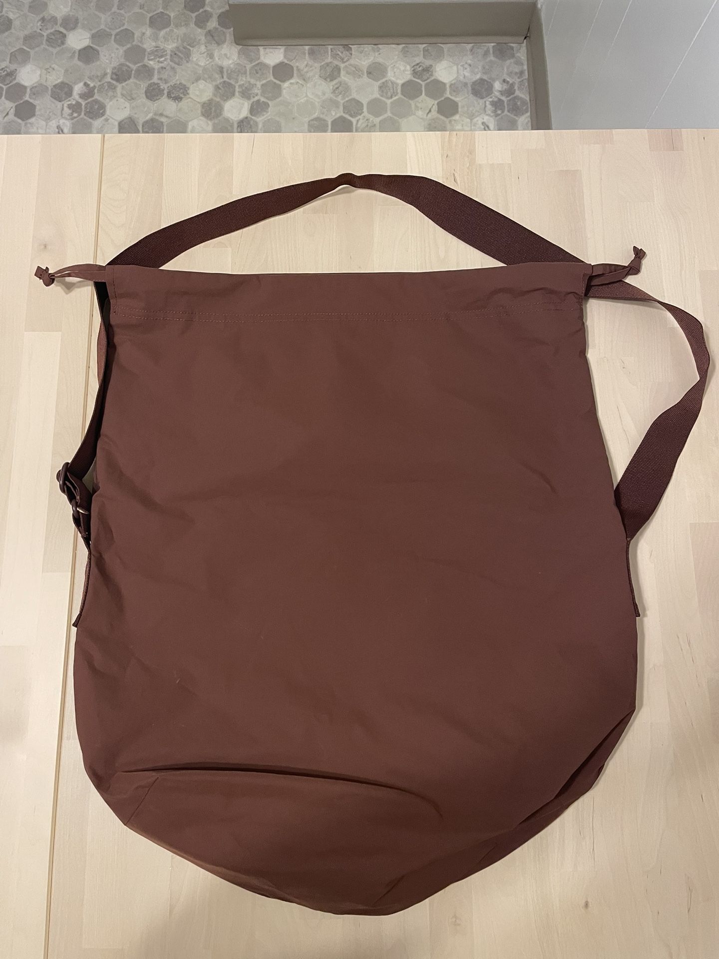 Uniqlo U Drawstring shoulder Bag