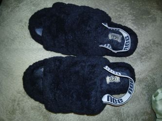 UGG SLIPPERS