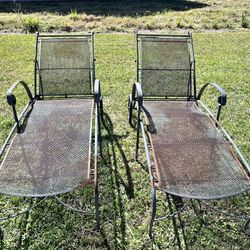 Vintage Mid Century Modern Mesh Wrought Iron Chaise Lounge Wheeled Patio Chairs