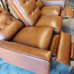 Leather Recliner Couch Great Condition / Please Don't Waste My Time 