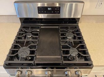 GE Freestanding Gas Range 30 inch, 5 cu.