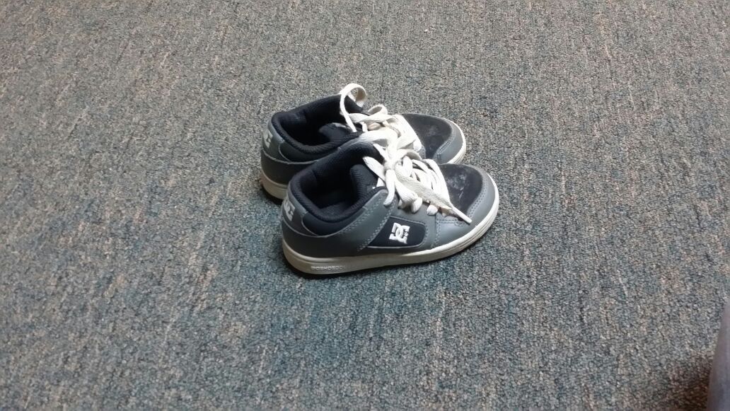 Toddler dc shoes size 11