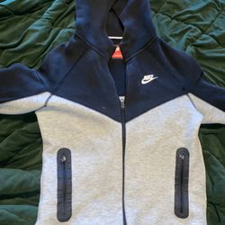 $40.00 Nike Tech Top Size Large 