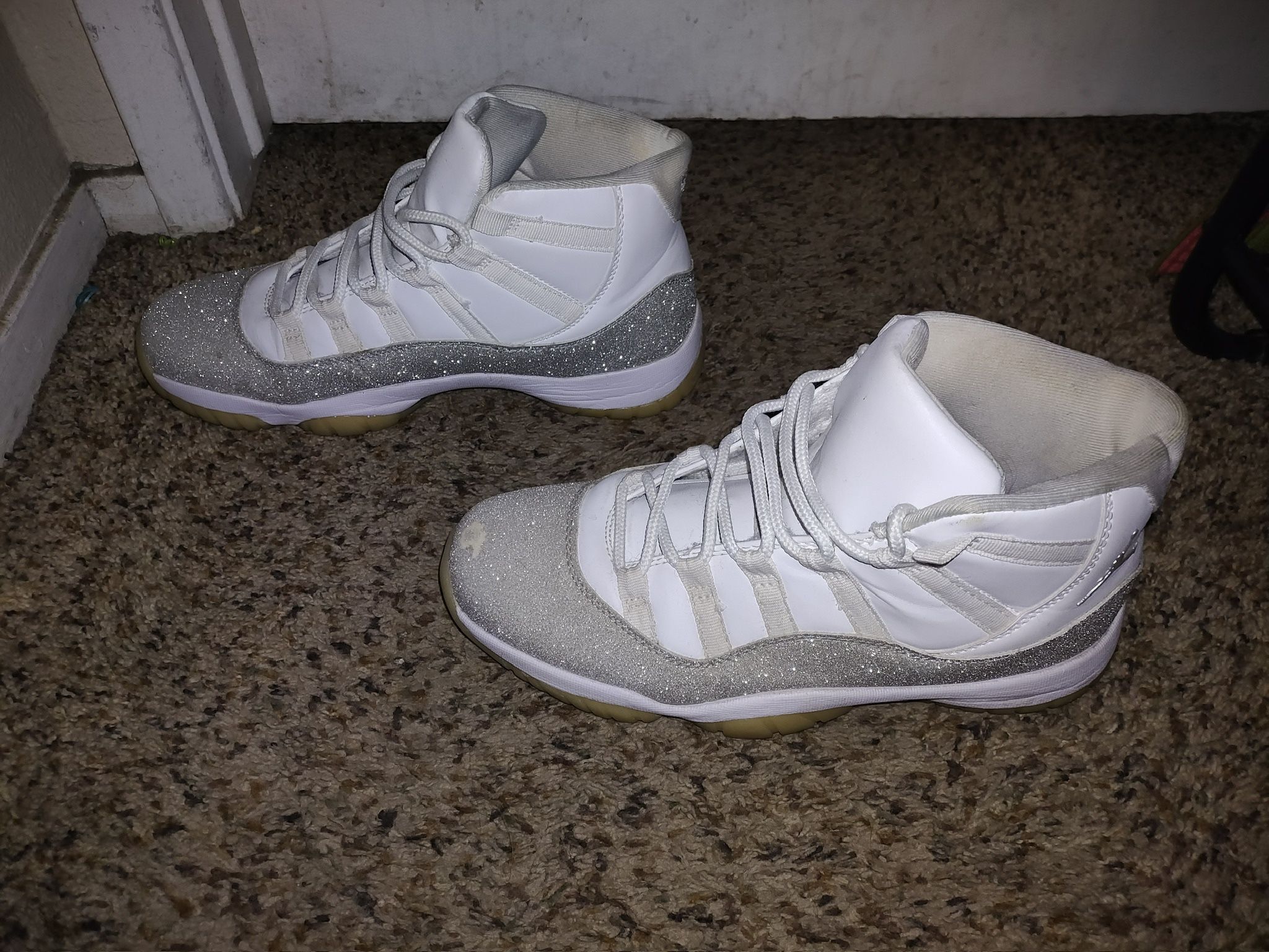 Jordan 11 Retro 'Vast Grey'