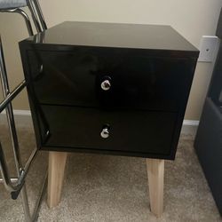 2 Night Stands