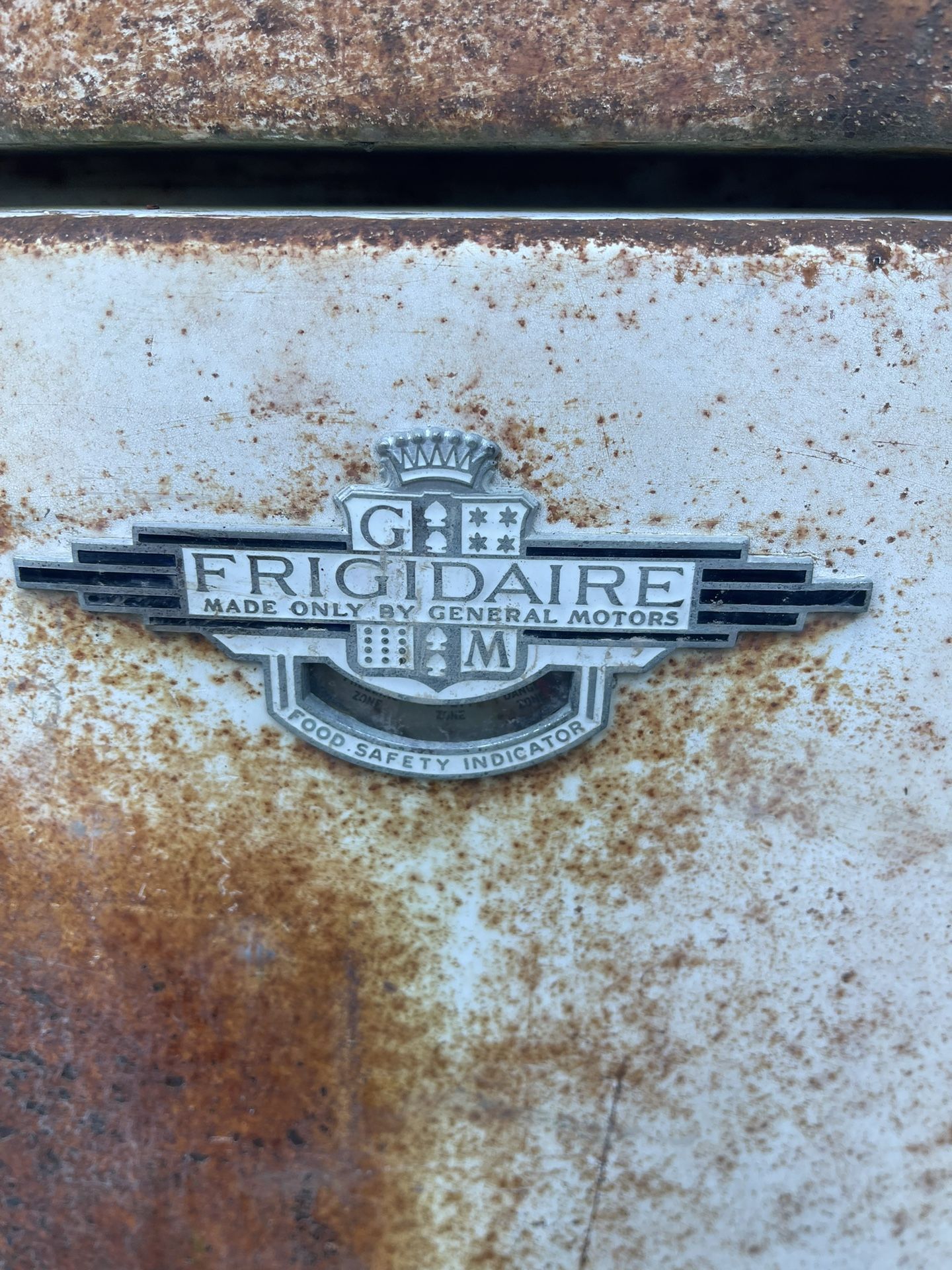 1930s - 1939 Frigidaire art deco refrigerator rare! General Motors 39 GM