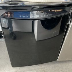 black Ge DishWasher 
