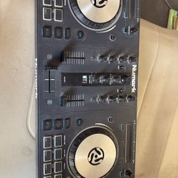 Numark dj mixer  MT3