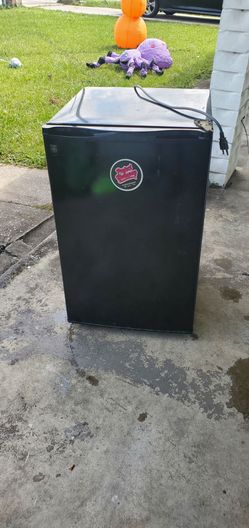 4.3 Cu. Ft. GE Mini fridge Black