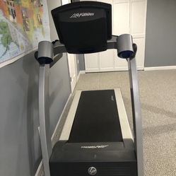 Lifetime Fitness Treadmill T70
