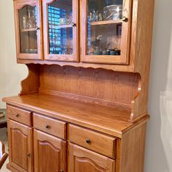 Solid oak dining hutch china cabinet. Like new.