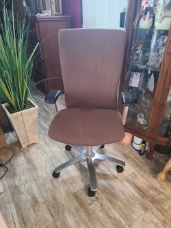 Desk chair