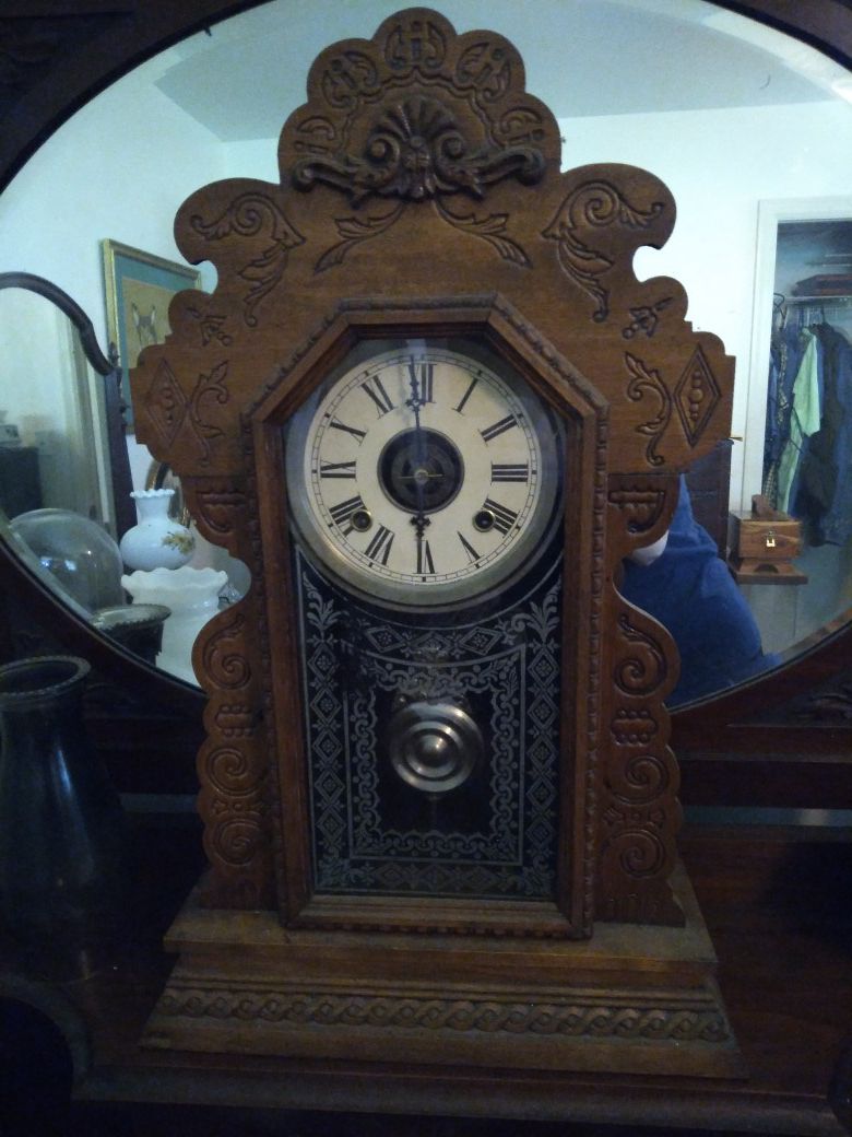 Antonia Antique mantle clock