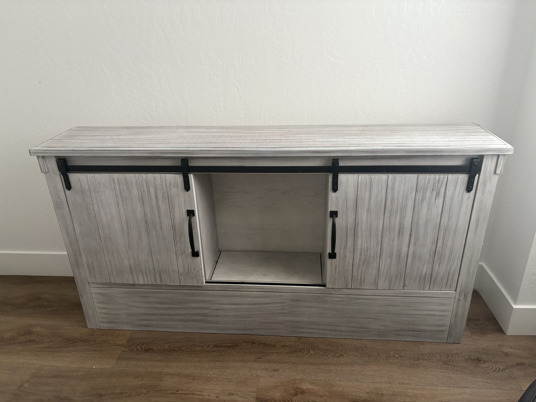 Cabinet/ Tv Stand
