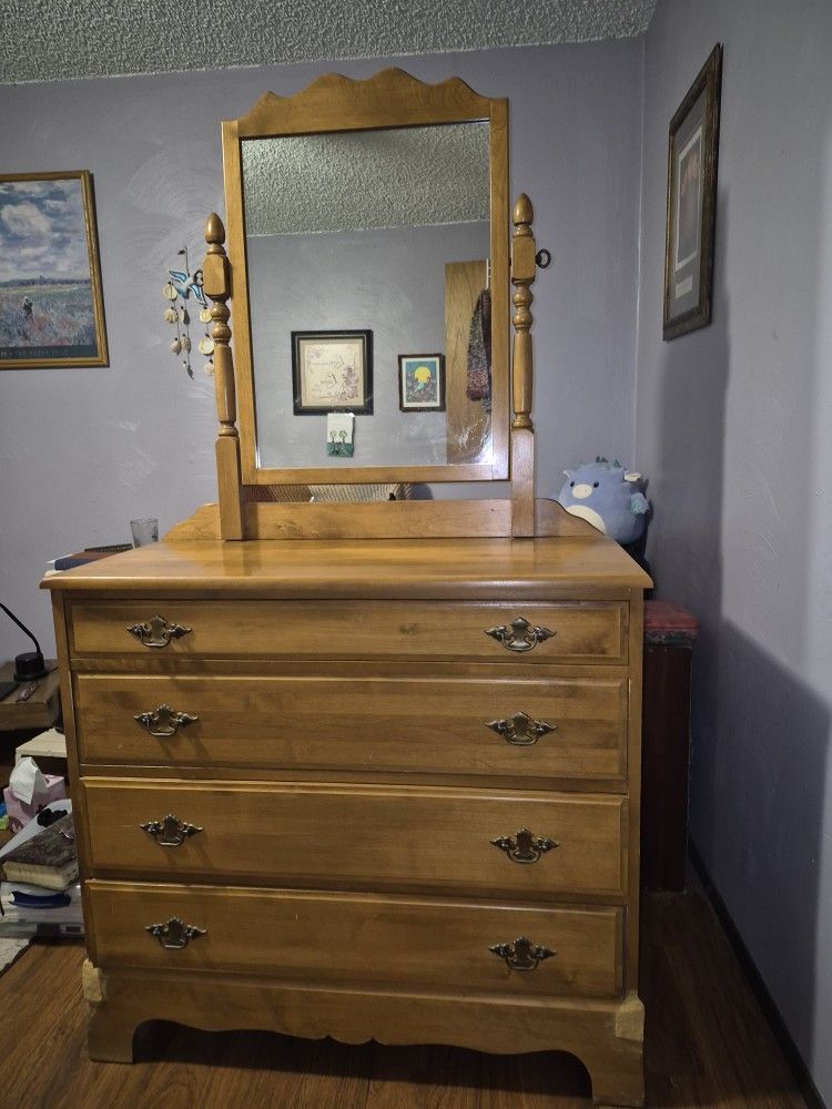 Colonial vintage dresser with mirror