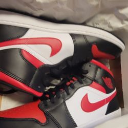Jordan 1 Mid