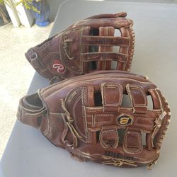 2 Softball 🥎 Gloves Still In Good Condition 