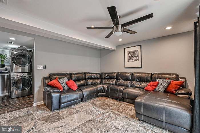 Black Sectional LIKE NEW