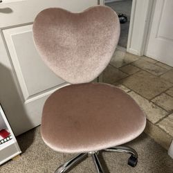 Velvet Pink Heart Chair 