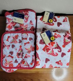 Valentine's Gnome Kitchen Towel And Mit Set