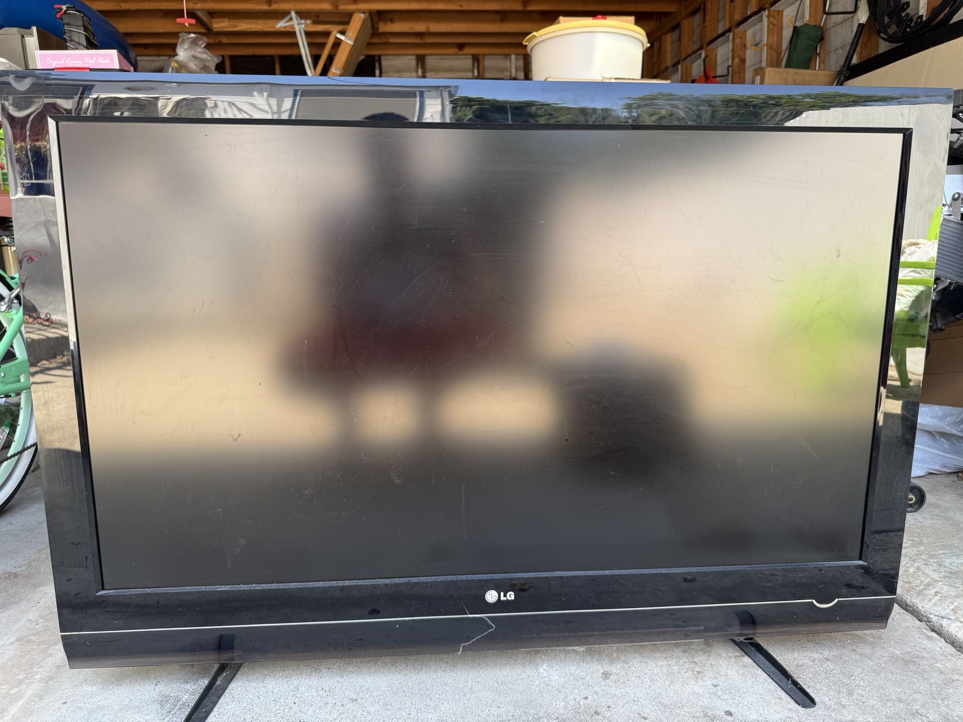 Used LG Flat Screen For Sale 52”