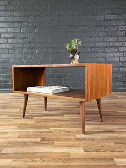 Milo Baughman Walnut Credenza/Bookcase for Glenn of California, c.1950’s
- Delivery Available
