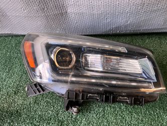 2013 2016 gmc acadia  right side head 2 computer. Oem