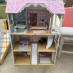 Delta Children Dollhouse 