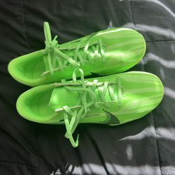 Soccer shoes for children