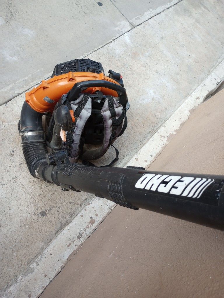 ECHO. Leaf. Blower