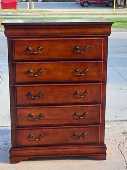 DRESSER