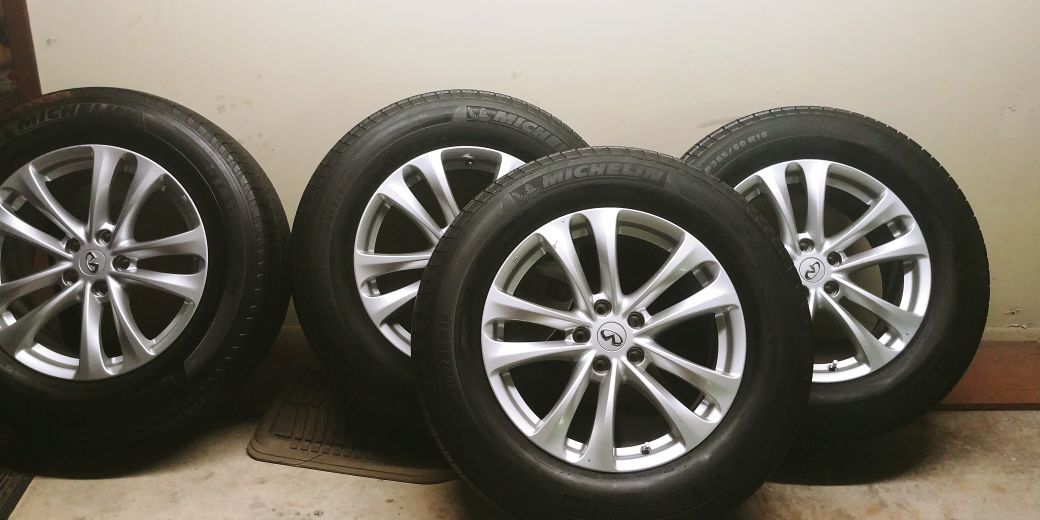 INFINITI 18" OEM Wheels