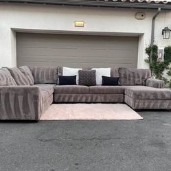 Beautiful Gray Sectional Couch In Excellent Condition - Free Delivery 🚚