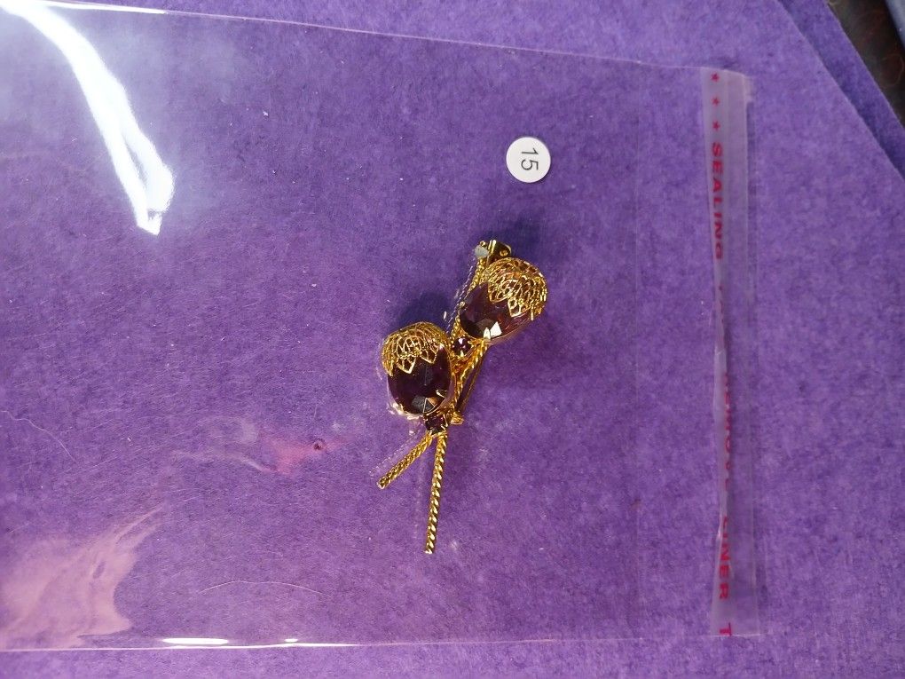 More Vintage Jewelry Up For Bids