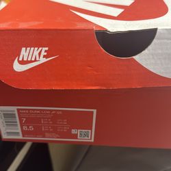 Nike Dunk Low mens 7 wmns 8.5