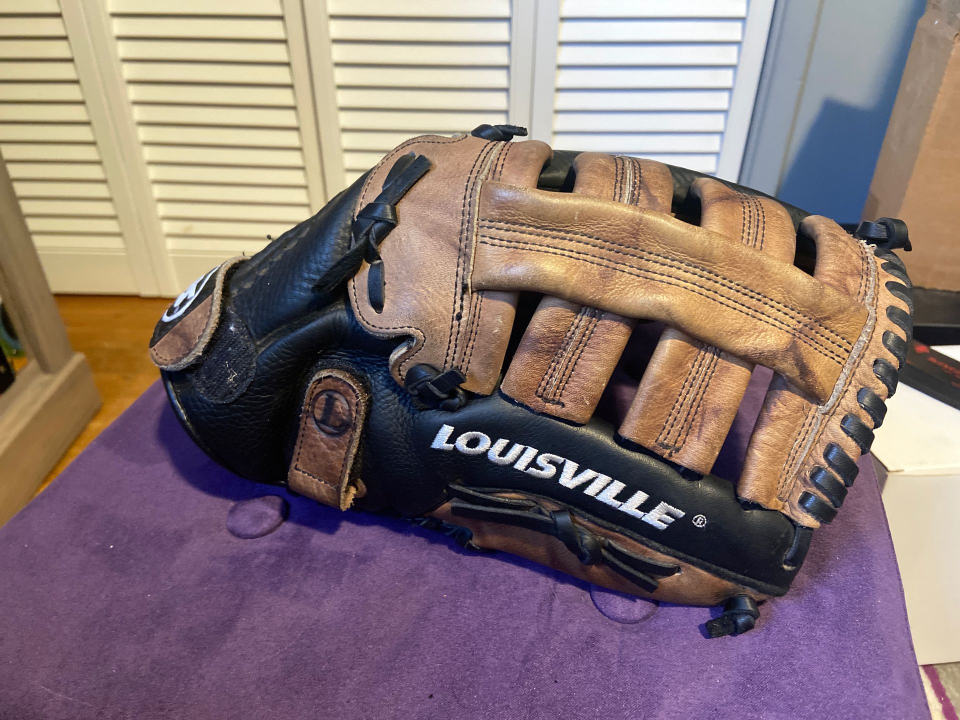 Louisville Slugger TPS 13” softball glove