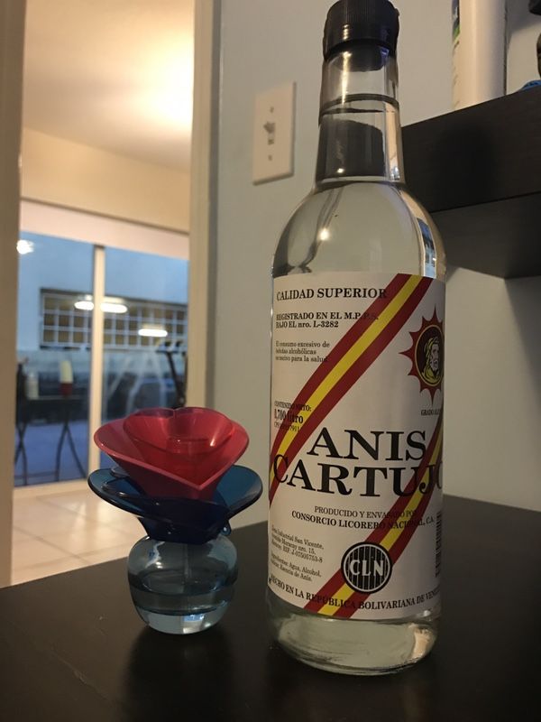Ania cartujo el mejor Anis del mundo único en miami botella de litro