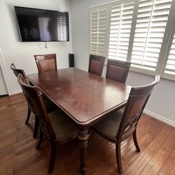 Table W/6 Chairs - Free