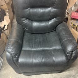 Power Recliner Chair with Remote – Great Condition