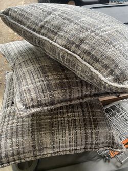 High Quality Throw Pillows With Zippered Covers