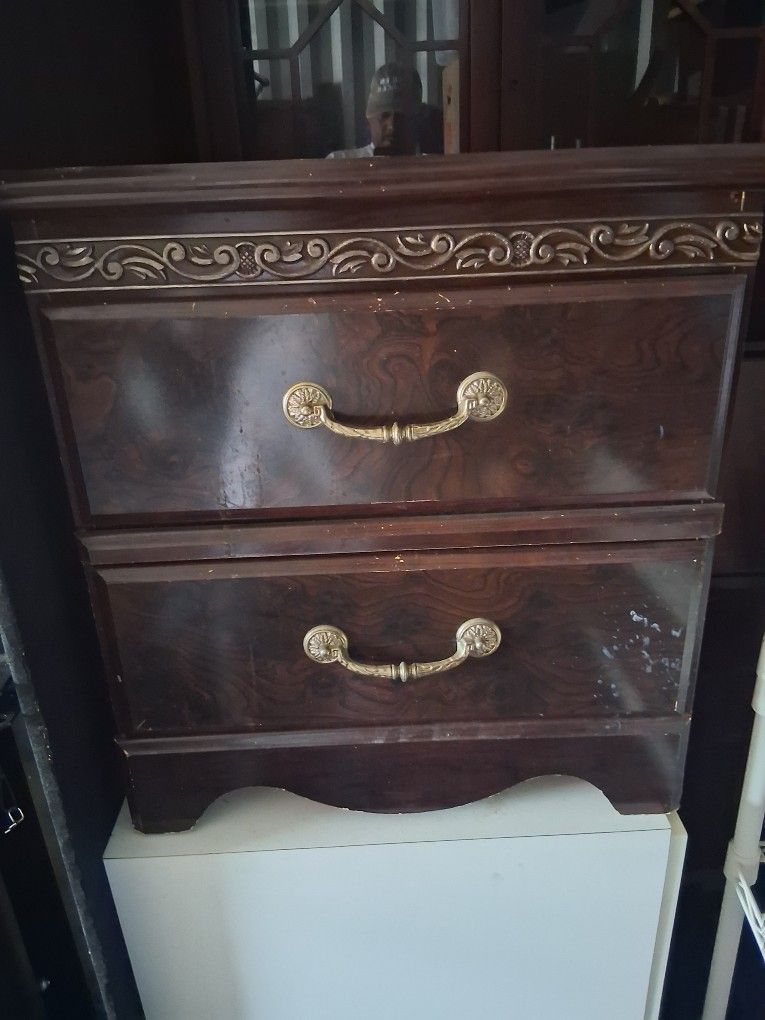 End Dresser