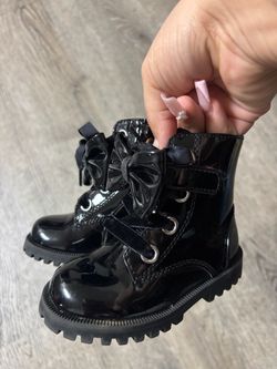 Girls black boots