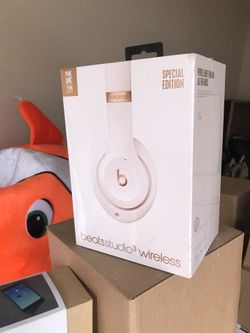 Beats studio 3 special editio new never been open