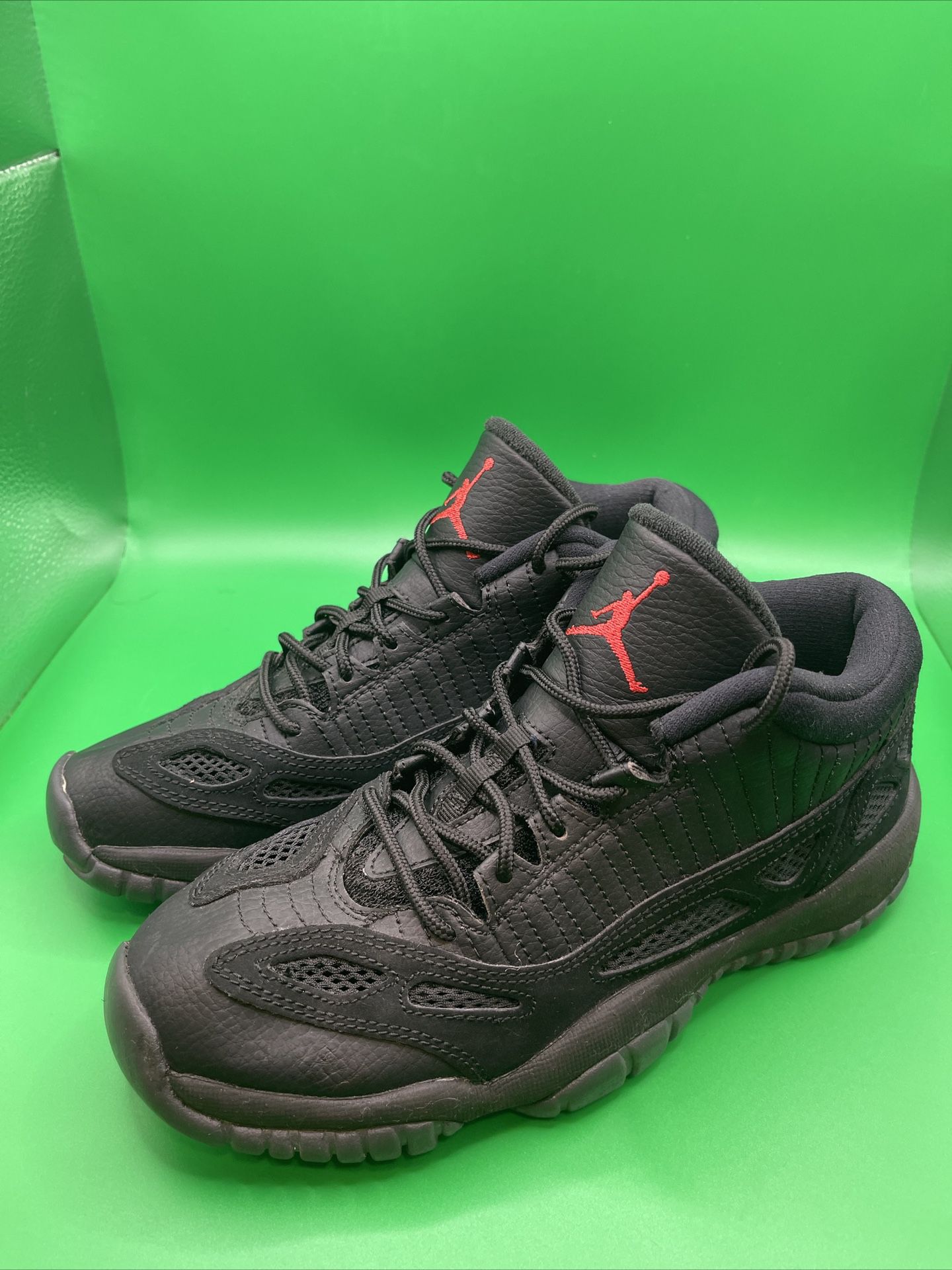 Nike Air Jordan 11 Retro Low Referee 768873-003 Lace Up Kids Black Size 4.5 Y