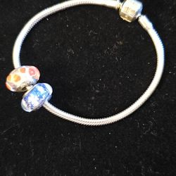 925 Sterling Silver Charm Bracelet & 2 Glass Charms