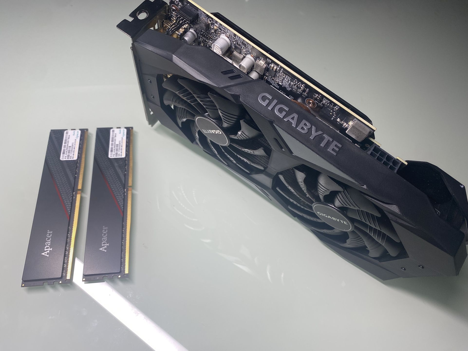 Nvidia Rtx 2060 + 16Gb Ram Sticks