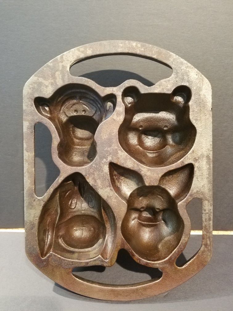 DISNEY, Winnie The Pooh & Friends Cast Iron Muffin Pan