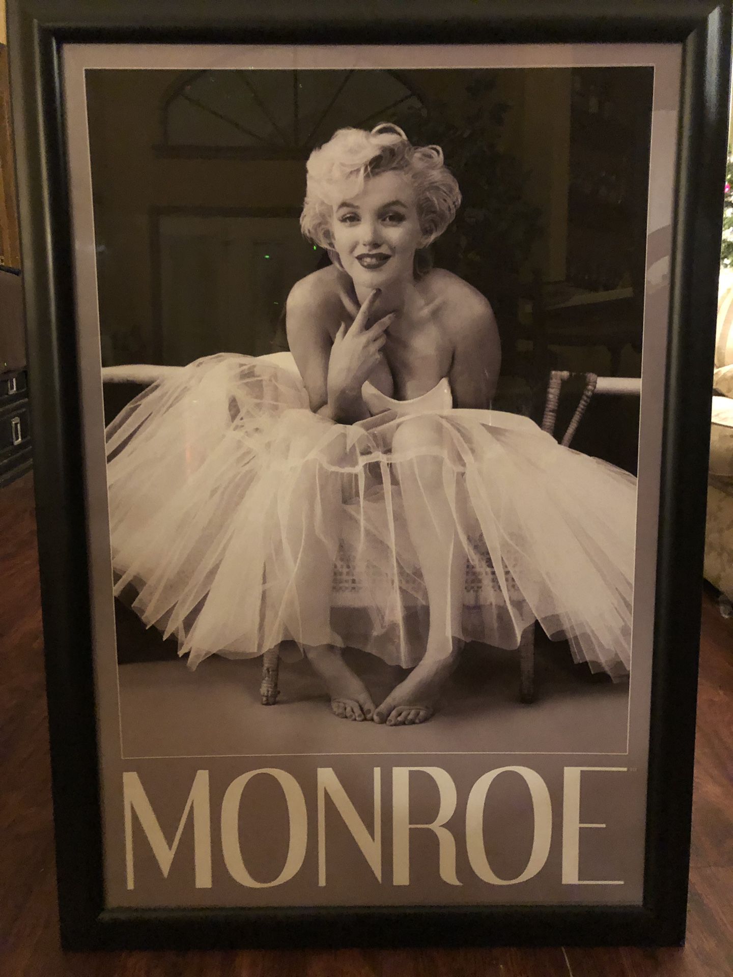 28x40 beautifully framed Picture of MARYLIN MONROE perfect condition! 35.00. 😀Johanna. Please text to be sure it’s still available 212 North Main Str
