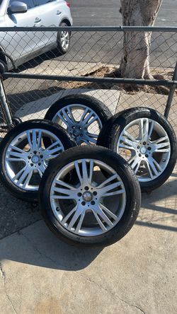 Original set of Mercedes-Benz rims with continental tires