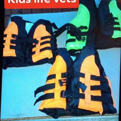 🩷 Kids Life Jackets Pick Up Still Available 